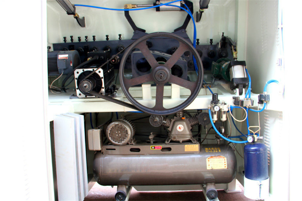 Máquina dobladora de alambre CNC4